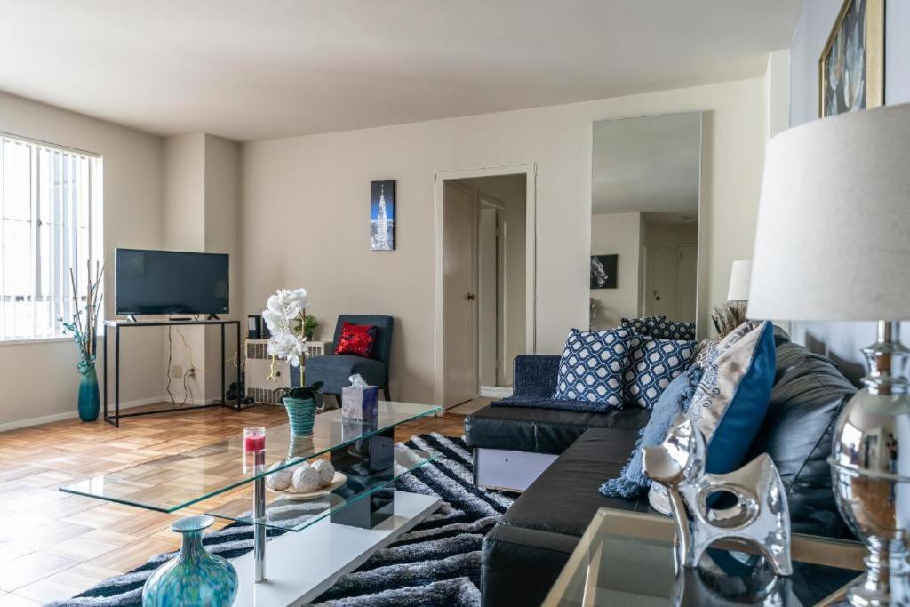 Spacious Charming Condo With Great Views Near The Grove Los Angeles Eksteriør bilde