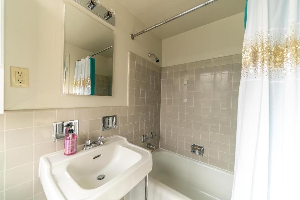 Spacious Charming Condo With Great Views Near The Grove Los Angeles Eksteriør bilde